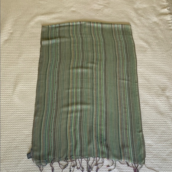 Mix Nouveau green striped scarf with braided fringe made in India - Picture 1 of 8